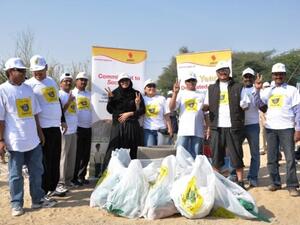 Volunteers from Emirates Gas take part in the ‘Clean Up UAE’ campaign organised by Emirates Environmental Group