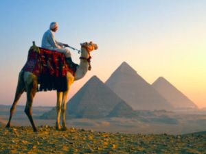 الدول العربية كمصر وتونس تخسر الملايين  في قطاع السياحة على خلفية الاضطرابات السياسية فيها