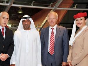 سمو الشيخ أحمد بن سعيد آل مكتوم، الرئيس الأعلى الرئيس التنفيذي لطيران الإمارات وتيم كلارك، رئيس طيران الإمارات مع كارلوس إنريك ماير، وزير السياحة الأرجنتيني