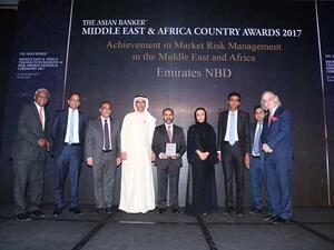 خلال استلام الجائزة