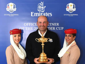 Emirates cabin crew with Thomas Bjørn, European Ryder Cup Team Captain.