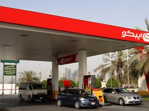 مع أن الإمارات هي ثالث أكبر بلد مصدر للنفط في العالم وتضخ الآن 2,5 مليون برميل يومياً إلا أنها تفتقر إلى الطاقة التكريرية الكافية في مواجهة نمو سريع للطلب مع زيادة السكان