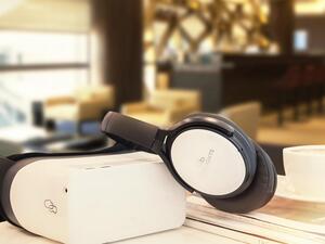 تقدم أجهزة الواقع الافتراضي "ألوسكاي في آر" المطورة من قبل سكاي لايتس تجربة سينمائية تتميز بتقنية الاندماج والوضوح فائق الدقة للأفلام ثنائية الأبعاد وثلاثية الأبعاد.