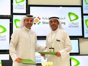 عبدالعزيز حمد تريم، مدير عام منطقة الإمارات الشمالية في "اتصالات" ووليد الهاشمي، الرئيس التنفيذي لدى الشارقة القابضة