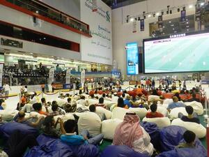 مباريات كأس أمم أوروبا في حلبة التزلج في دبي مول