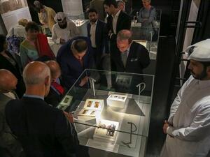 يصحب المعرض الزائرين في رحلة تاريخية تستكشف تأثير الأحداث السياسية على التراث الثقافي السوري إبان الانتداب الفرنسي.