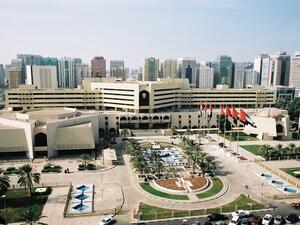 أوضحت البلدية أنها وبحسب آخر إحصائية فإن إجمالي عدد المشاريع المسجلة 54 مشروعا عقاريا تحتوي على مايقارب الـ 31562 وحدة عقارية تم نقل 12050 وحدة عقارية منها إلى مالكيها حتى الآن.