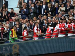 تيم كلارك في نهائي بطولة كأس "طيران الإمارات الاتحاد الإنجليزي لكرة القدم" 2016/ 2017.