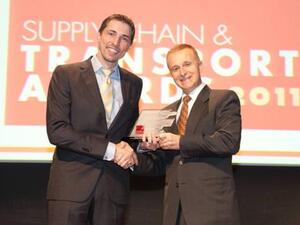 David Dronfield, General Manager, Storage & Handling Solutions Division at FAMCO, receiving the award