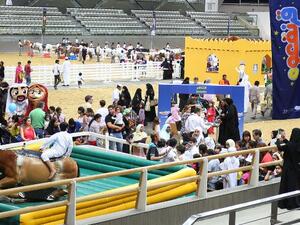 عائلات تستمتع باحتفالات القرنقعوه للعام الماضي في مربط الشقب