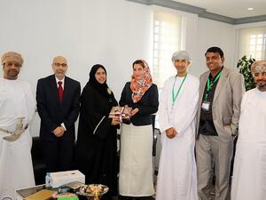 السيد فراس المير، مسؤول البحوث وتطوير السياسات بمؤتمر "ويش"، يقدم نتائج بحث حول التوحد خلال ورشة العمل الدولية الخامسة حول الغذاء وصحة الدماغ التي أقيمت في سلطنة عُمان.