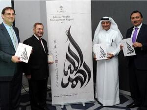 فارس مراد، رئيس التمويل الإسلامي في بنك ساراسين، الدكتور منذر القحف، سليمان صالحي، روهيت واليا خلال إطلاق تقرير الإدارة الإسلامية للثروة