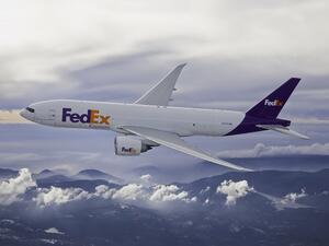 وفي ضوء ما تتمتع به فيديكس من خبرة لا تضاهى في مجال الشحن من وإلى الولايات المتحدة، توفر رحلة الشحن الجوي B-777F التي تسيّرها فيديكس منذ عام 2011 جسراً غير مسبوق لتعزيز التجارة بين الولايات المتحدة ومنطقة الشرق الأوسط.