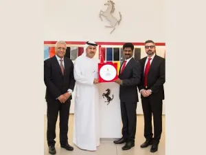 أشوك خانا، المدير التنفيذي لدى الطاير للسيارات ؛ سعيد حميد الطاير، العضو المنتدب لدي الطاير للسيارات ؛ جاستين أوغسطين ؛ فرانسيسكو ماركيونا، مدير خدمات ما بعد البيع لدى فيراري الشرق الأوسط وأفريقيا