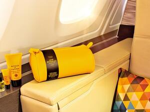 سيطغى اللون الأصفر، الذي يميّز علامة العطر الإيطالي الفاخر على كافة حقائب مستلزمات السفر للدرجة الأولى.