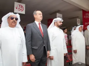 السيد سيزار جونزاليس بوينو, الرئيس النفيذي في بنك الخليج، خلال مراسم الإفتتاح