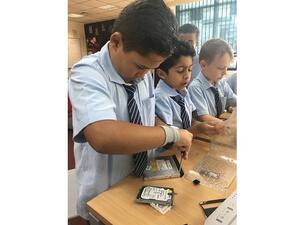 طلاب مجموعة جيمس للتعليم