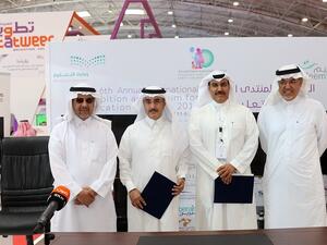 خلال المعرض