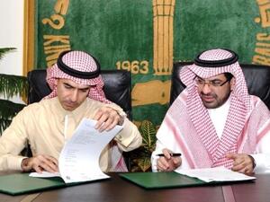 قام بتوقيع الاتفاقية كل من وليد أبوخالد، الرئيس والمدير التنفيذي لشركة "جنرال إلكتريك" في المملكة العربية السعودية والبحرين؛ والدكتور خالد بن صالح السلطان، مدير جامعة الملك فهد للبترول والمعادن، خلال حفل خاص أقيم في الظهران