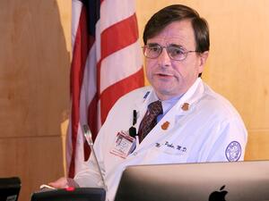 مارك بيكر، أستاذ الطب الإكلينيكي في قسم أمراض الكلى وارتفاع ضغط الدم في وايل كورنيل للطب - نيويورك. 