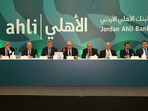 شارك رئيس مجلس الإدارة النتائج المالية المتحققة في نهاية عام 2017 مع الحضور، مبيناً أن البنك حقق أرباحاً بلغت قبل الضريبة 20.1 مليون دينار وبنسبة نمو بلغت 145% مقارنة مع عام 2016.