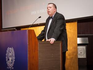 الدكتور تيم فريزر، رئيس هيئة التدريس بجامعة جورجتاون