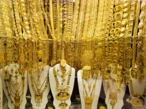 سعر غرام الذهب عيار 21 اليوم إلى 134.00 درهم