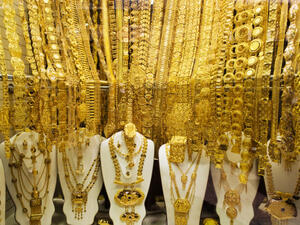 سعر غرام الذهب عيار 21 اليوم إلى 134.00 درهم