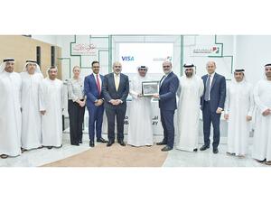 قام بتوقيع الاتفاقية التي جرت بمقر اقتصادية دبي في قرية الأعمال، كل من سعادة سامي القمزي، مدير عام اقتصادية دبي، ومارشيلو باريكوردي، مدير عام "فيزا" في منطقة الشرق الأوسط وشمال أفريقيا، إلى جانب حضور عدد من المدراء التنفيذيين من كلا الجهتين.