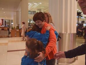 طيران الإمارات احتفلت بيوم السعادة العالمي بإلقاء الضوء على دور النقل الجوي في تحقيق التواصل بين الناس عبر العالم.