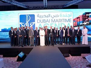 سعادة حمد بو عميم، مدير عام غرفة تجارة دبي، متوسطا كافة المتحدثين الدوليين المشاركين في أجندة دبي البحرية في نسختها الثانية للعام 2017