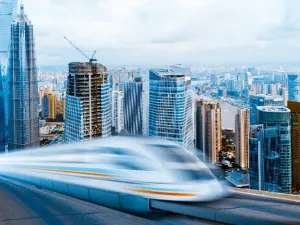 هواوي من خلال توفير أحدث حلول الاتصالات وتقنية المعلومات المصممة خصيصاً للسكك الحديدية إلى وضع الركاب في قلب التحول الذي تشهده هذه الصناعة في المنطقة