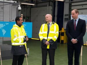 الأمير ويليام وسلطان بن سليم خلال زيارة الأمير لميناء موانئ دبي العالمية- لندن غيتواي