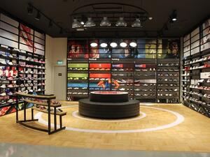 أديداس في العبدلي مول