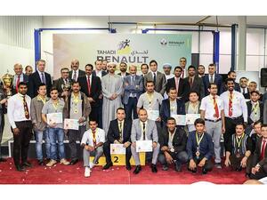 موظفو رينو خلال الحدث.