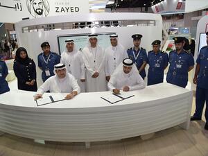 حضر توقيع الاتفاقية عبدالله البسطي الأمين العام للمجلس التنفيذي لإمارة دبي وأحمد محبوب مصبح مدير جمارك دبي والمهندس داوود الهاجري مدير عام بلدية دبي ووقعها من جمارك دبي إبراهيم الكمالي مدير إدارة عمليات المسافرين.