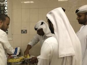 ضمن إطار الزيارة فقد تشارك وفد البلدية مع المرضى ذوي الإقامة الطويلة في المستشفى مأدبة الإفطار.