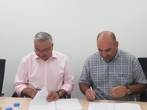 الدكتور عميد عبدالنّور المؤسس والرئيس التنفيذي لمختبر بيولاب الطبي مع سفير دولة جورجيا خلال حفل التوقيع.