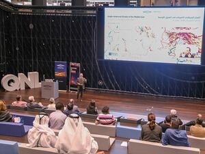 بداية المحاضرة قدم الدكتور جيمس أونلي. الخبير التاريخي ومدير شؤون البحوث التاريخية والشراكات بمكتبة قطر الوطنية، للجمهور نبذة عن موضوع المحاضرة كما شارك في الإجابة على أسئلة الحاضرين.