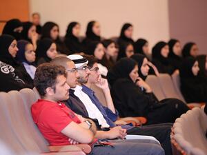 خلال اللقاء الشهري