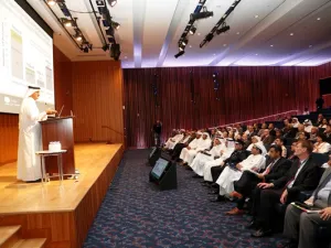 السيد فيصل محمد السويدي، رئيس البحوث والتطوير في مؤسسة قطر للتربية والعلوم وتنمية المجتمع، في كلمته الافتتاحية لمنتدى استراتيجية قطر الوطنية للبحوث 2014