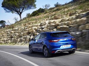 تتمتع السيارة بمستويات عالية للأداء والراحة أثناء القيادة على الطريق بفضل نظام 4CONTROL. 