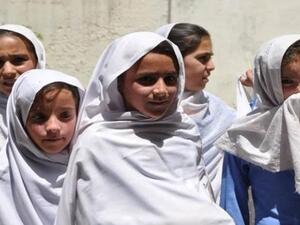 يعاني عدد كبير من الأطفال، وتحديداً الفتيات، في باكستان الحرمان من التعليم