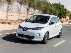 تمتاز سيارة زوي بسهولة شحنها بالكبلات المرفقة عند محطات الشحن الخاصة.