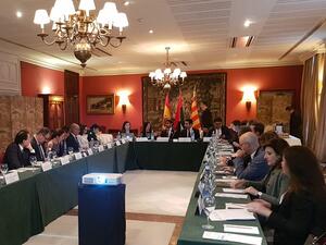 خلال الإجتماع