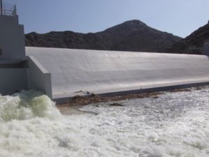 بوابات مخارج المياه في سدود المنطقة الوسطى