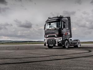 يُعدّ طراز T من شاحنات رينو شاحنة أيقونية مع تصميم متميّز.