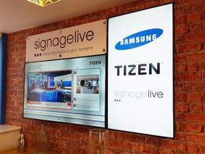 P-Series standalone SMART signage