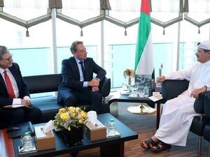 خلال الإجتماع مع سفير فرنسا.