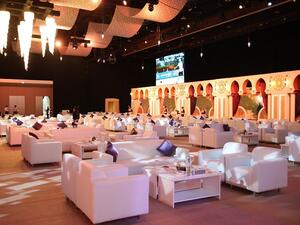 تستوعب الخيمة الرمضانية أكثر من 700 شخص، حيث تم تصميمها بطريقة مبتكرة تعكس الأجواء الروحانية للشهر الفضيل.